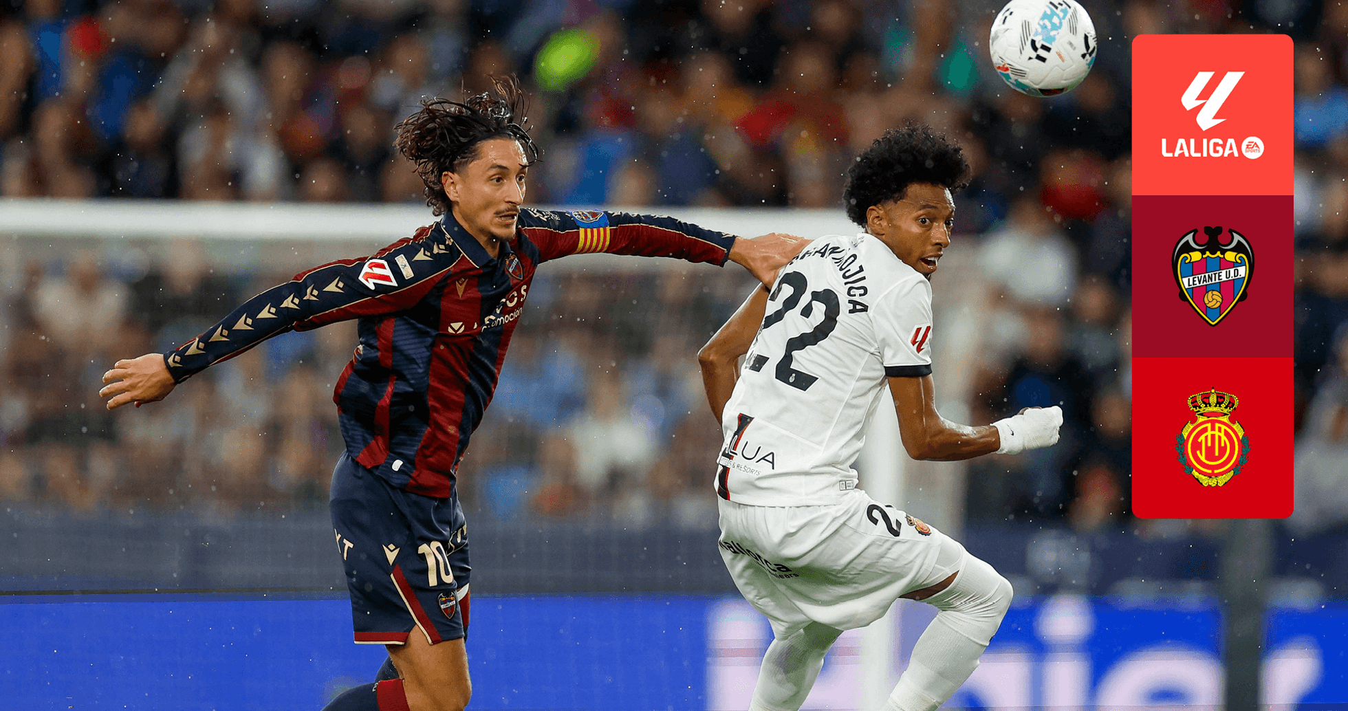Jugador de Levante persigue a jugador de Mallorca
