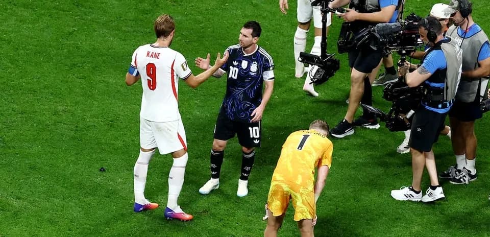 Harry Kane y Lionel Messi en partido