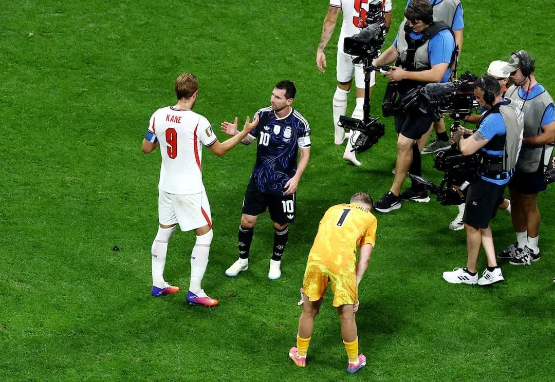 Harry Kane y Lionel Messi en partido