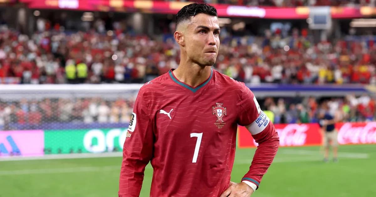 Cristiano Ronaldo en el campo después del partido