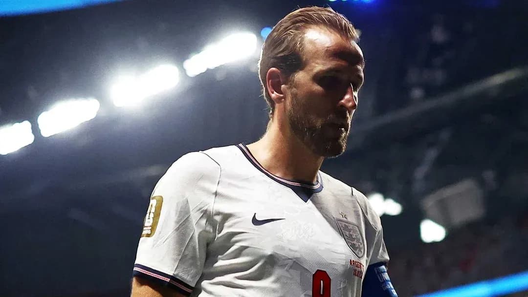 Jugador de Inglaterra caminando por el estadio