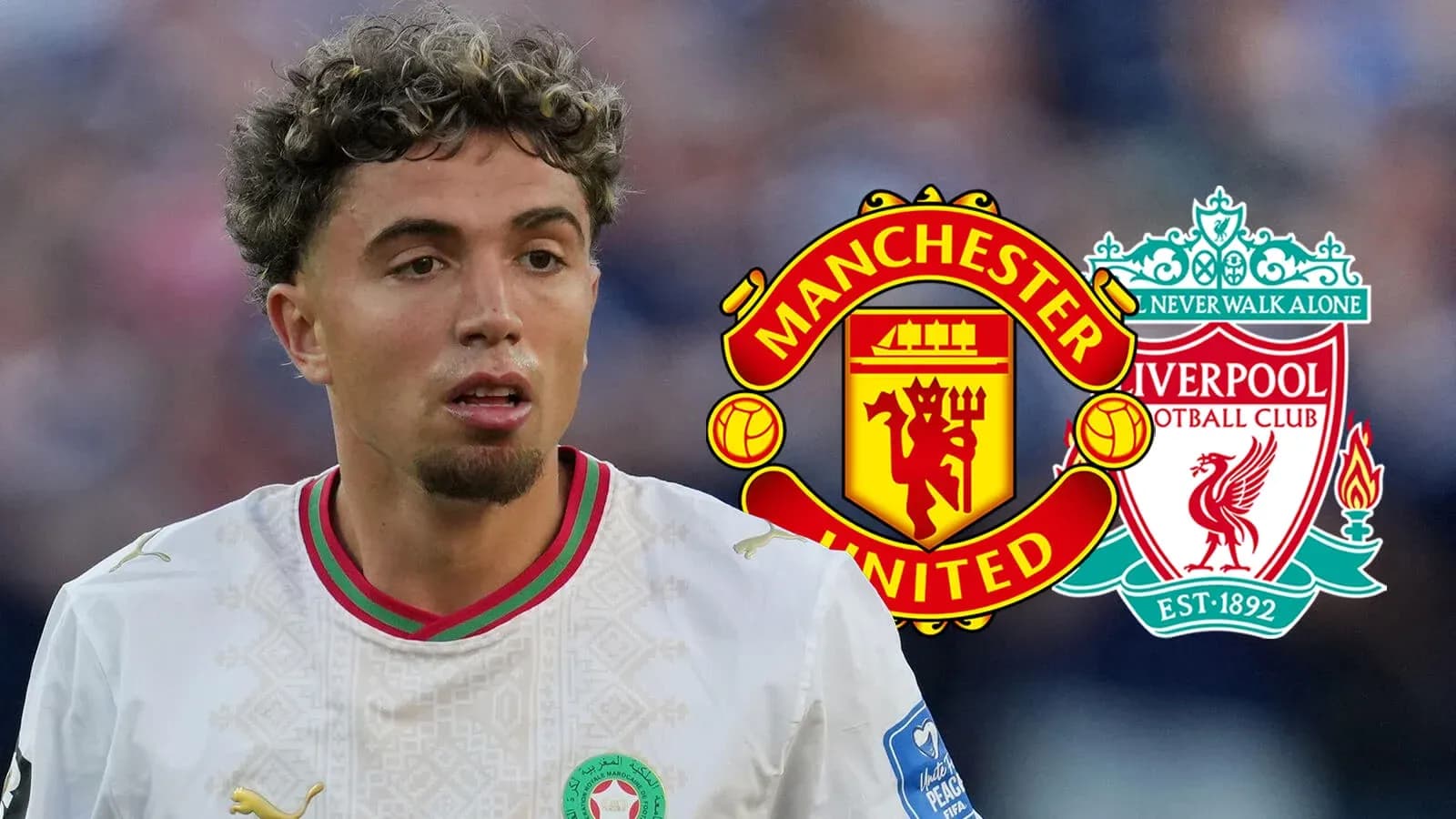 Jugador de fútbol con logotipos de Manchester United y Liverpool