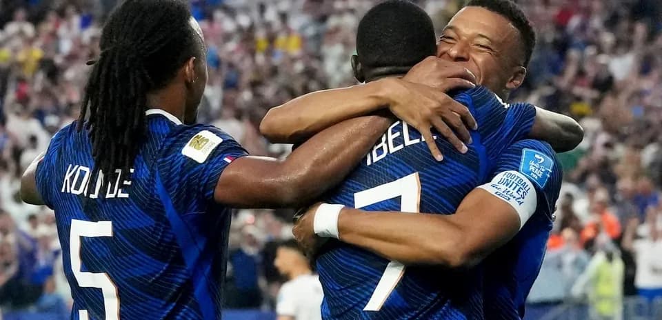 Jugadores franceses celebrando un gol
