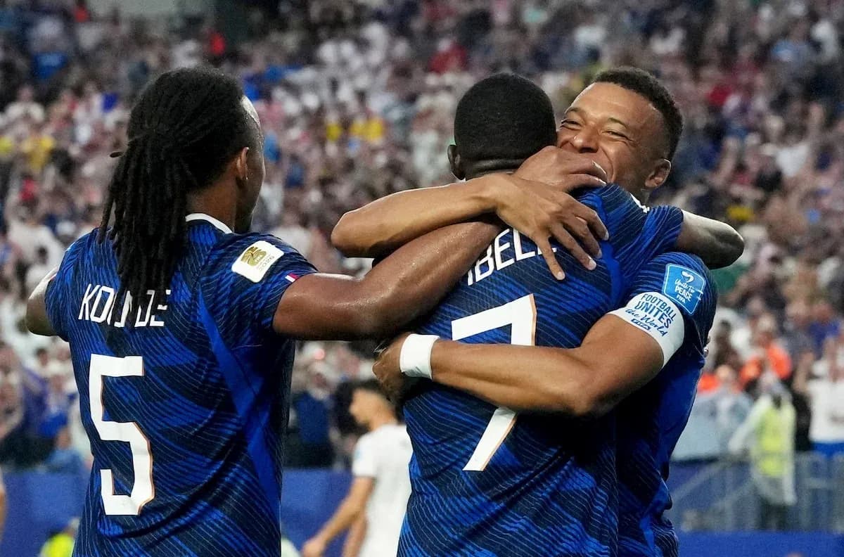 Jugadores franceses celebrando un gol