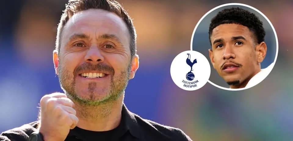 Entrenador sonriente de Tottenham Hotspur en el campo
