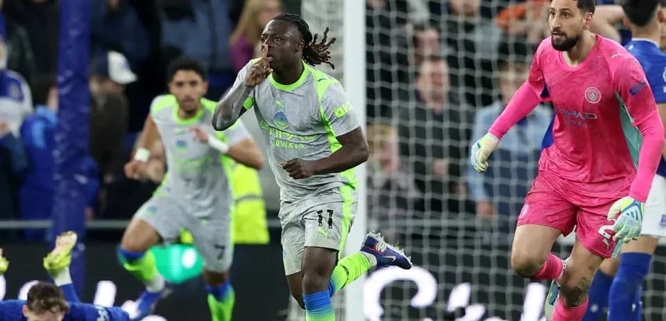 Jugador de Manchester City celebra un gol