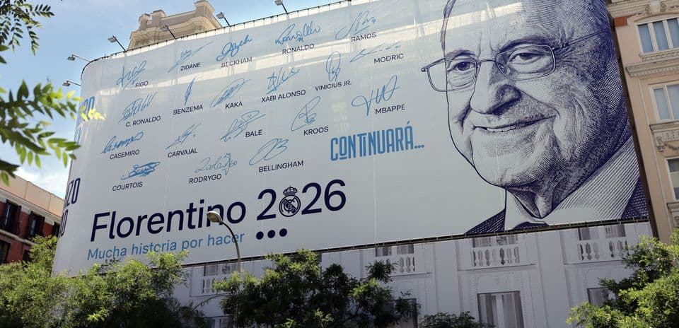 Cartel de apoyo a Florentino Pérez con firmas de jugadores