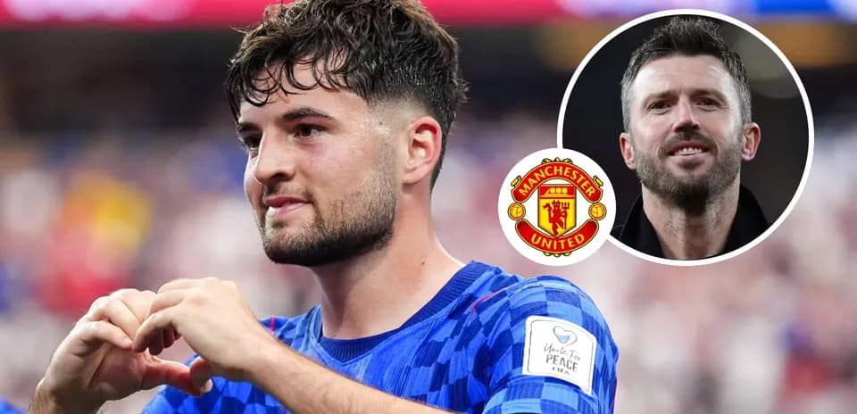 Jugador de Manchester United haciendo un gesto con las manos