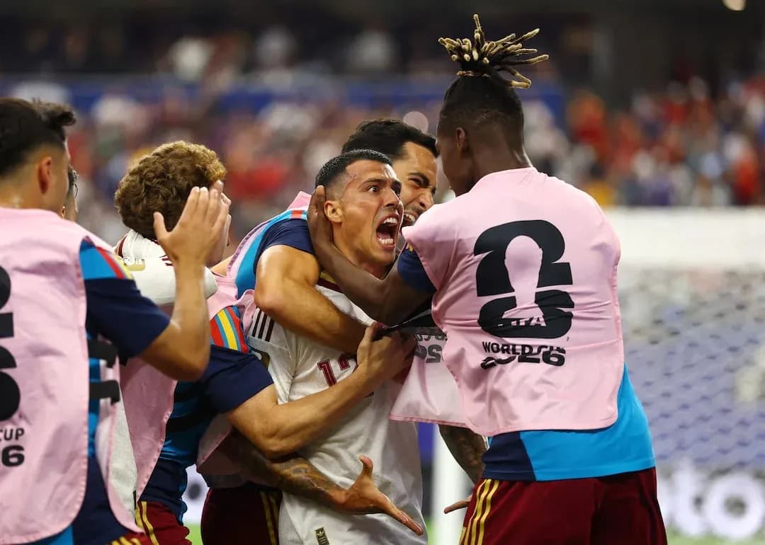 Jugadores de España celebrando un gol