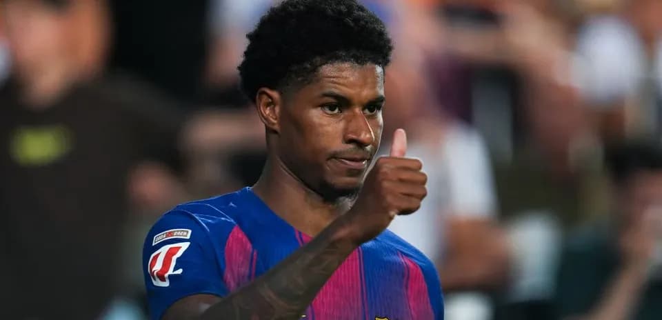 Jugador del Barcelona haciendo un gesto de aprobación