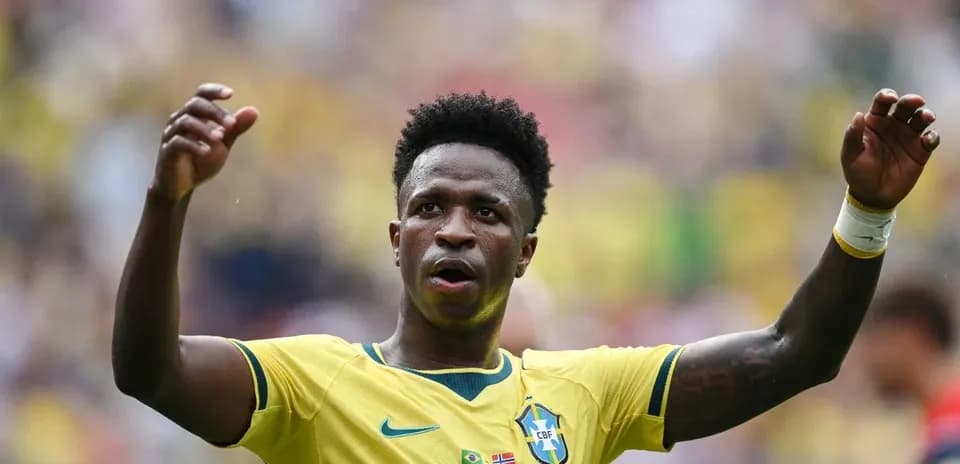 Jugador de Brasil celebrando en el campo de juego