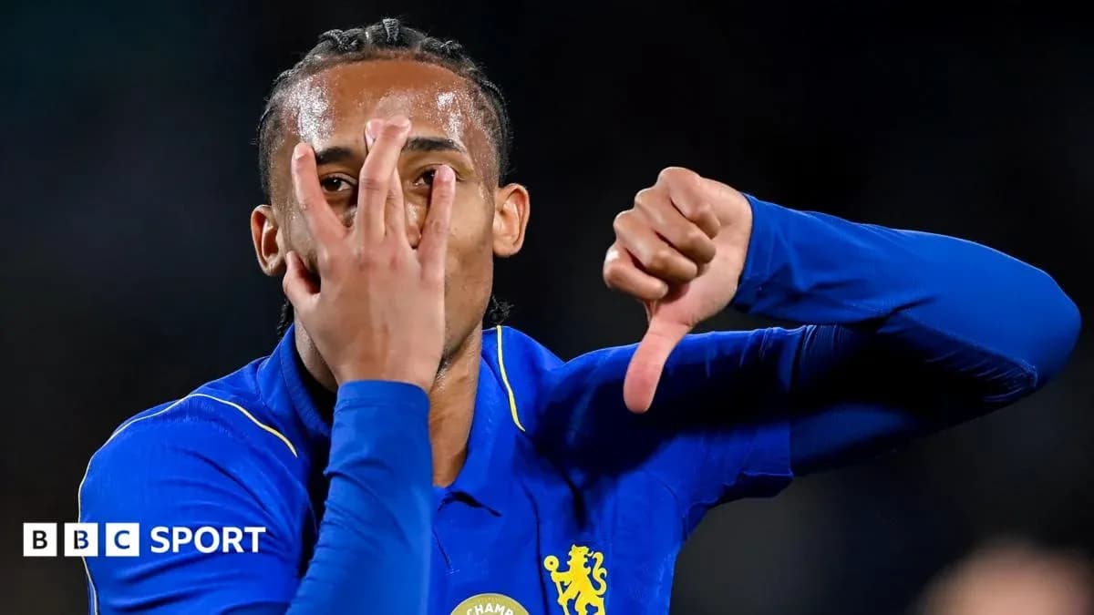 Jugador de Chelsea mostrando gesto de celebración