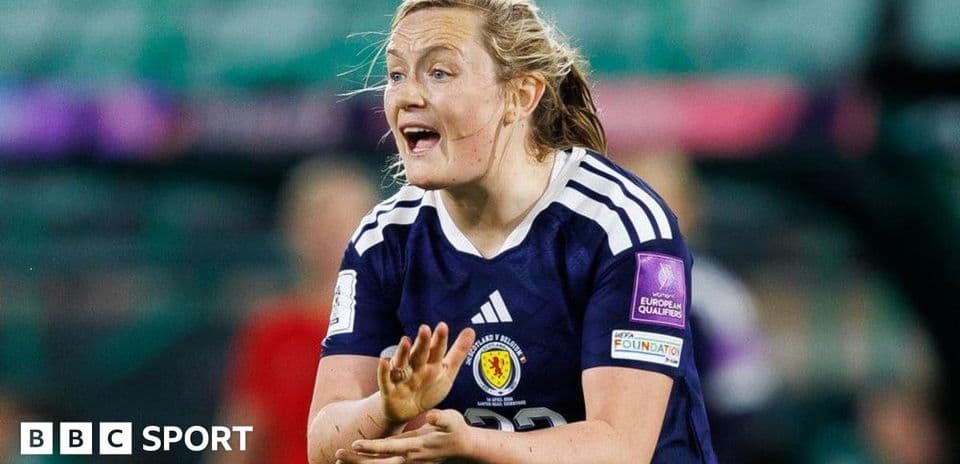 Jugadora de Escocia gesticulando durante un partido