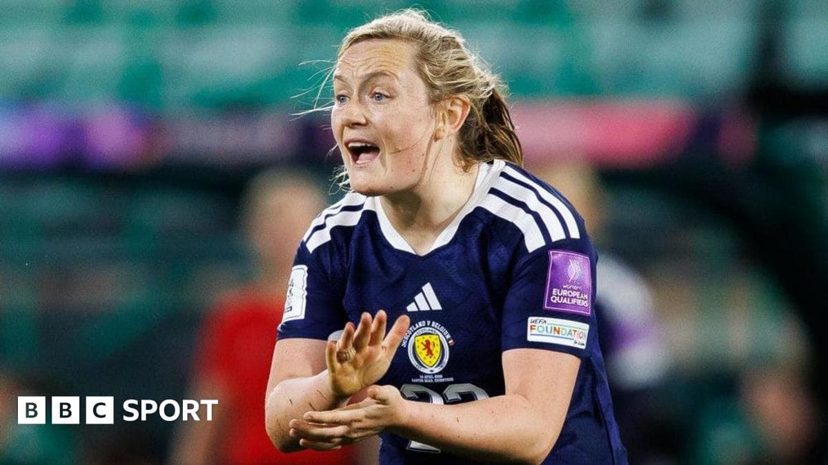Jugadora de Escocia gesticulando durante un partido
