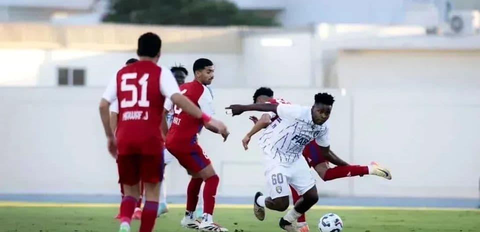 Jugador de Dibba Al Fujairah U23 en acción