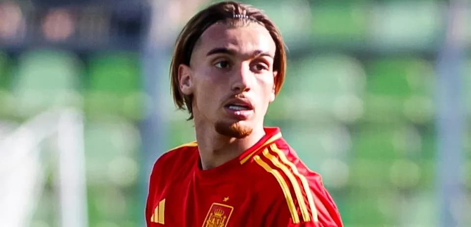 Jugador de España en campo durante el entrenamiento