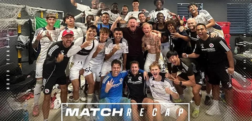 Jugadores de North Texas celebrando en el vestuario