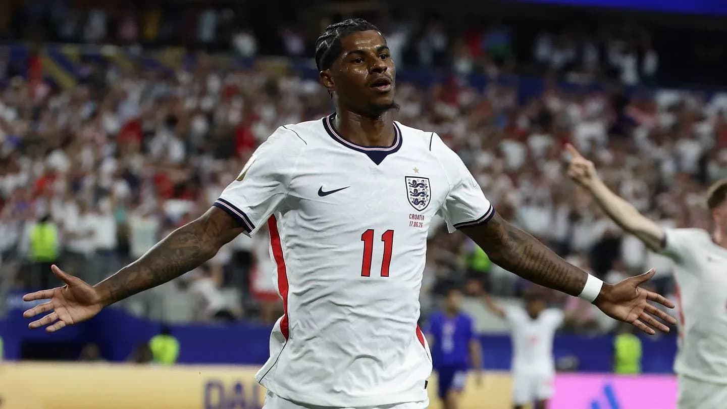 Jugador de Inglaterra celebrando un gol en partido