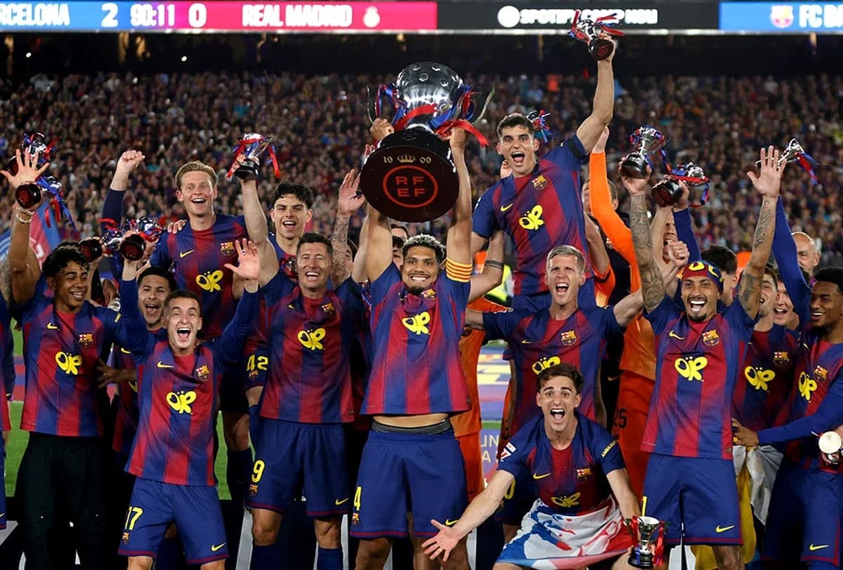 Jugadores del Barcelona celebrando un trofeo
