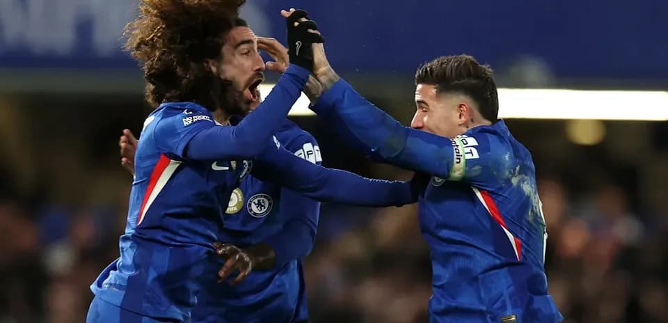 Jugadores de Chelsea celebrando un gol en el partido