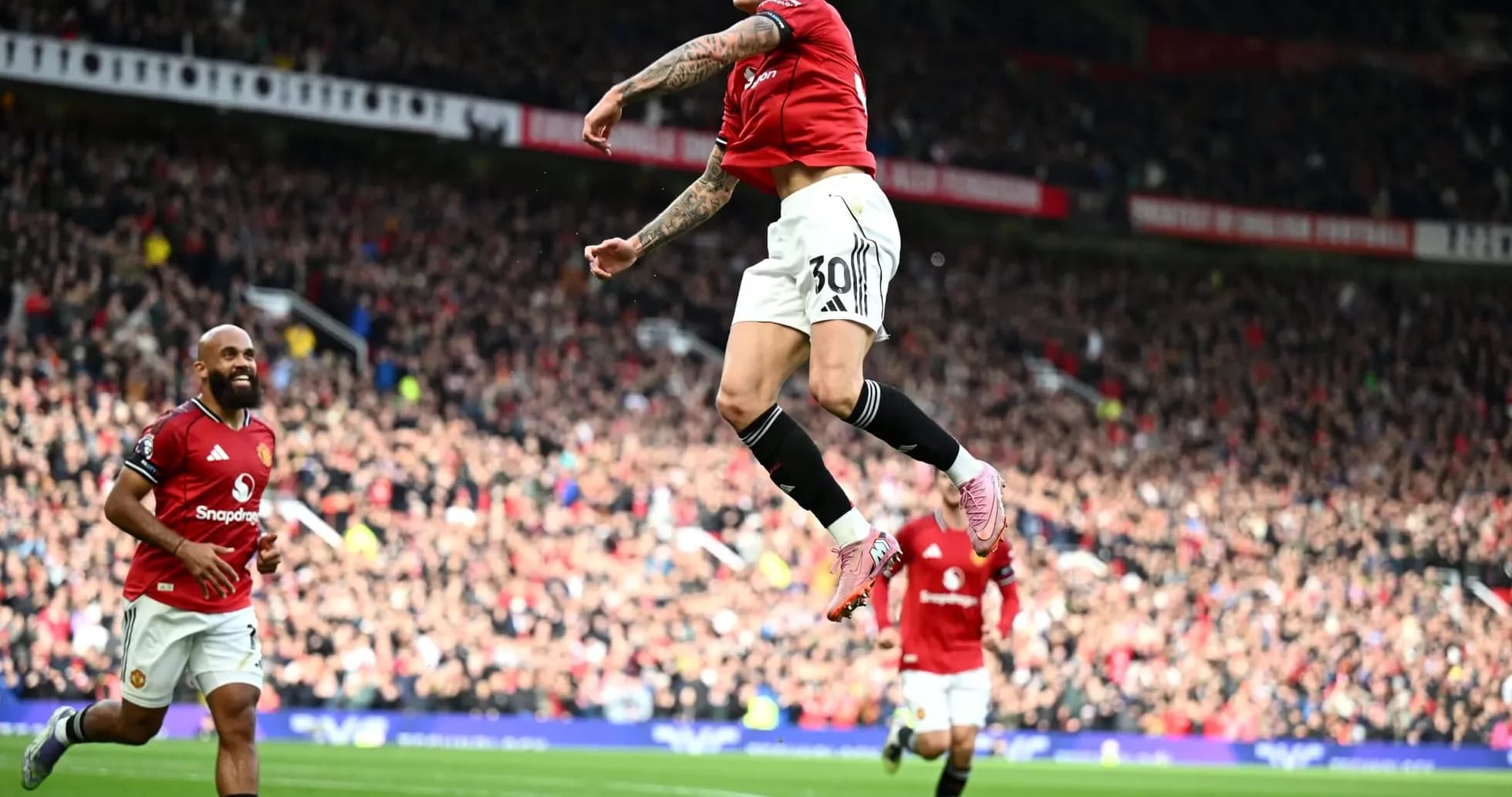 Jugadores de Manchester United celebrando un gol