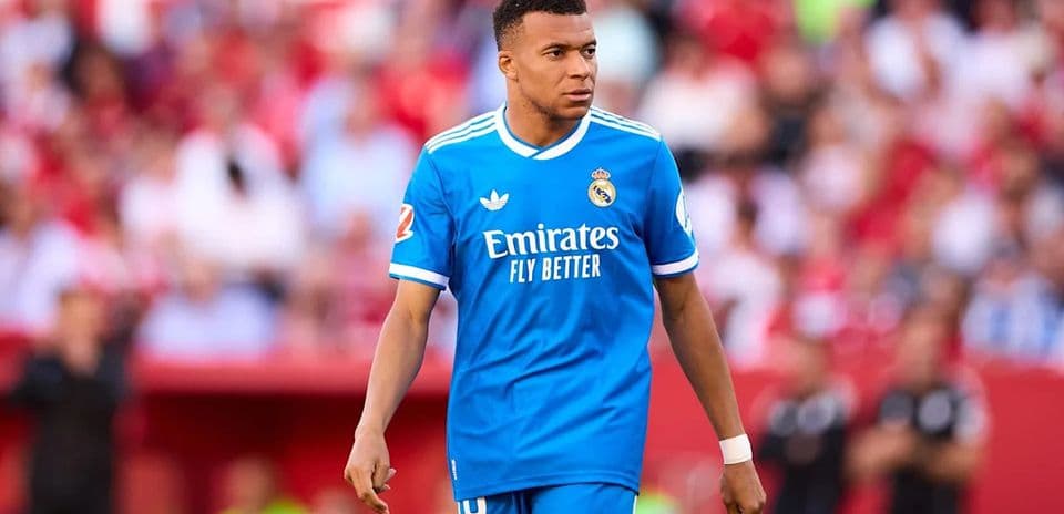 Jugador de Real Madrid en el campo durante partido