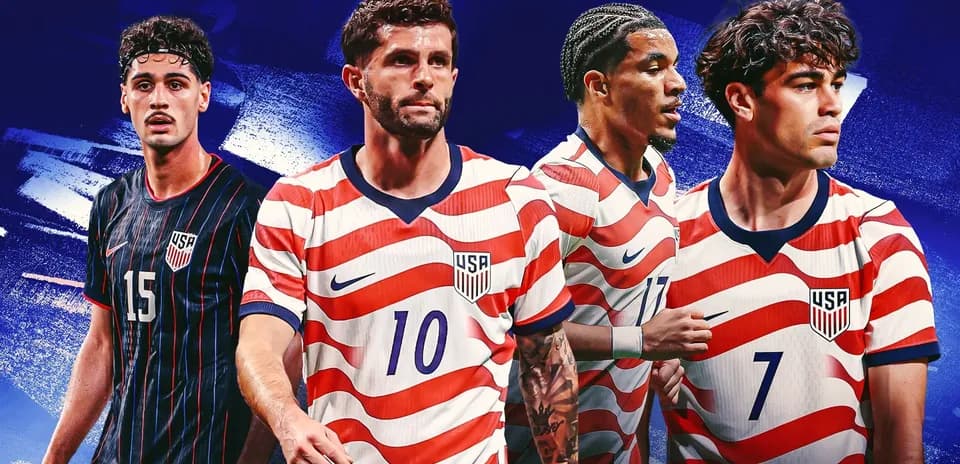 Cuatro jugadores de fútbol de la selección estadounidense