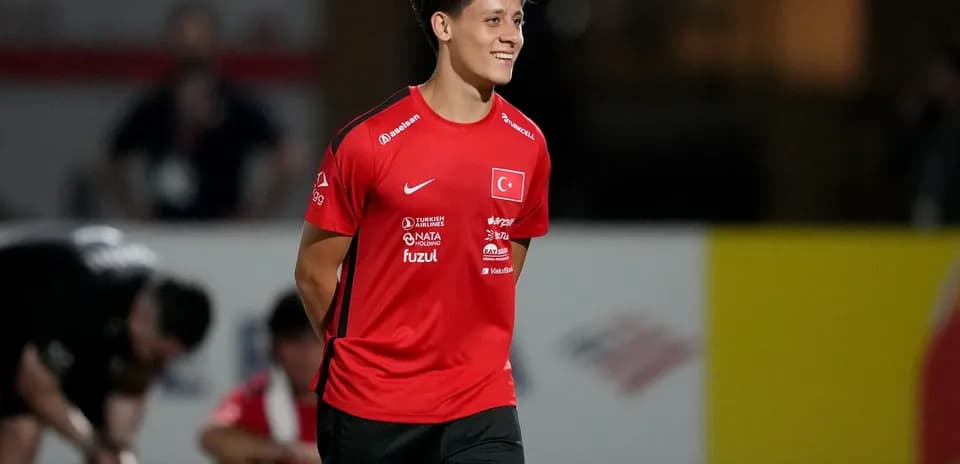 Jugador de Türkiye entrenando antes del partido