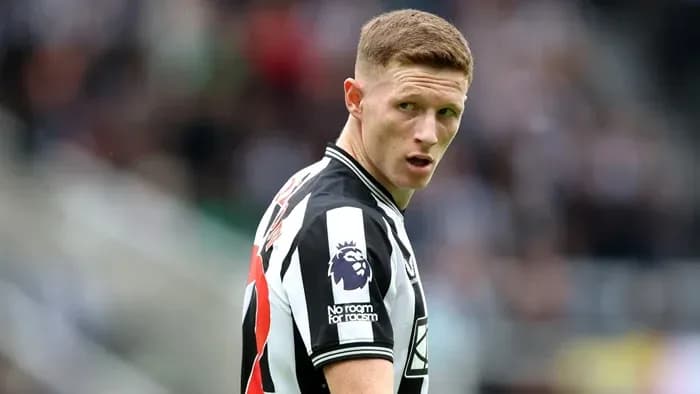 Jugador de Newcastle United en el campo durante el partido