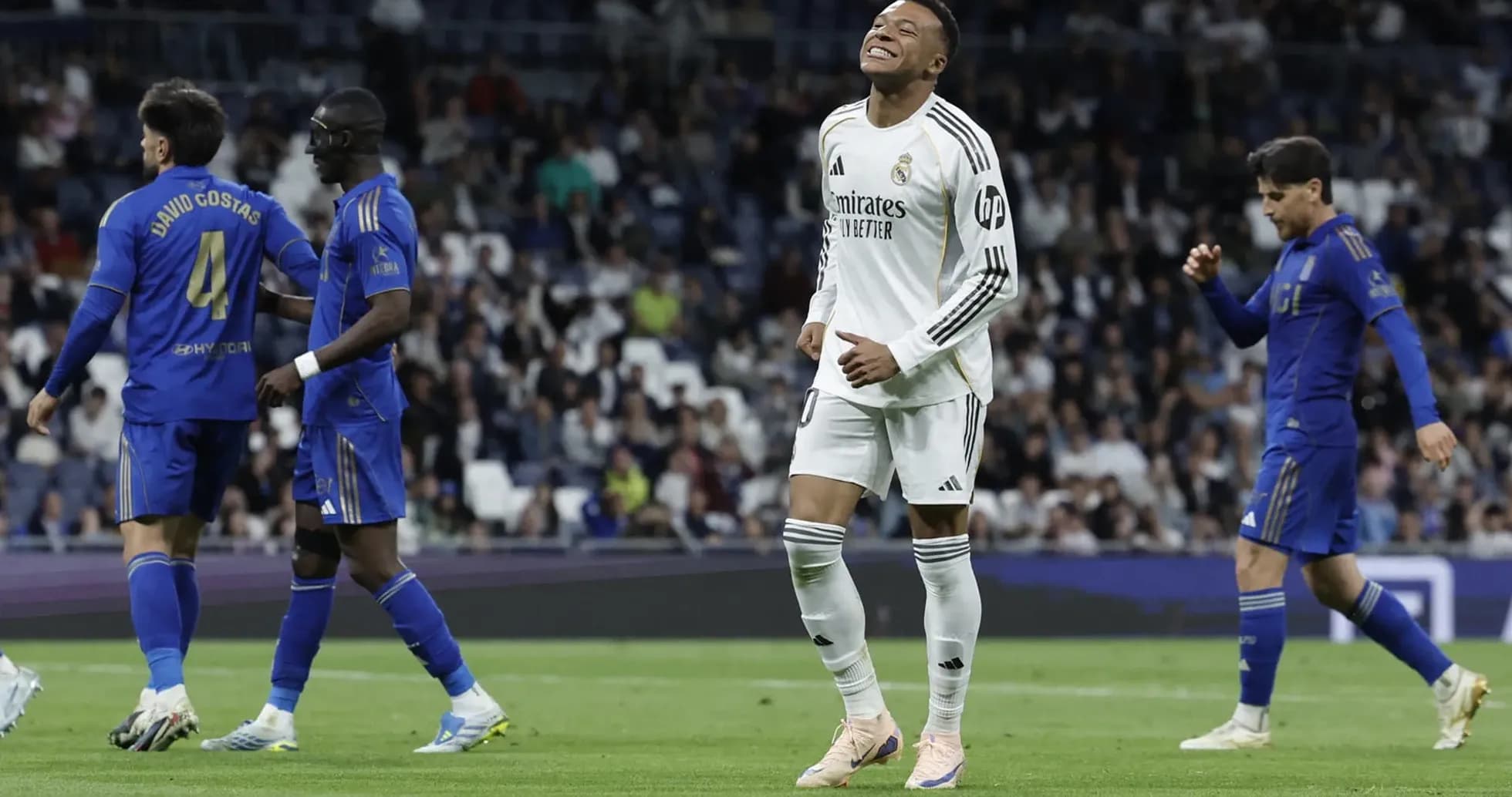 Vinícius Júnior celebrando un gol durante el partido
