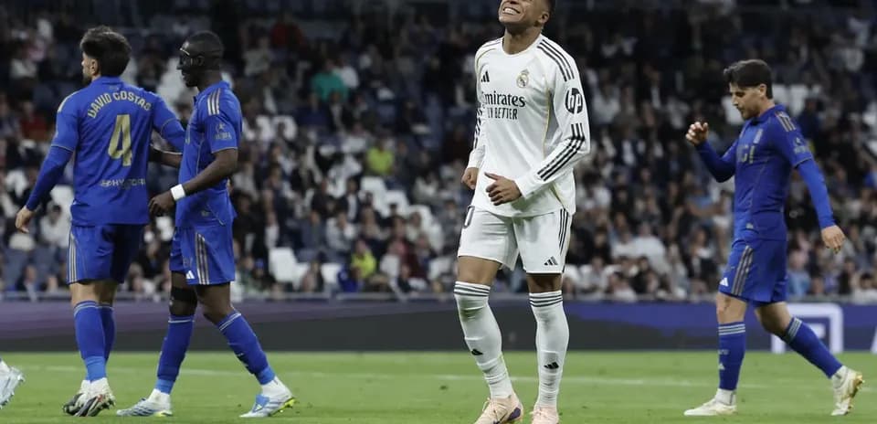 Vinícius Júnior celebrando un gol durante el partido