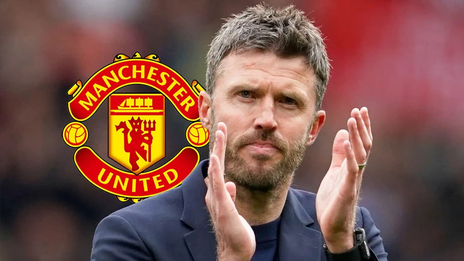 Entrenador de Manchester United aplaudiendo durante el partido