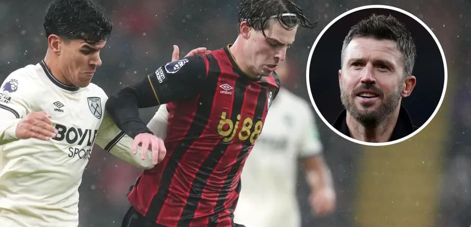 Jugadores de Bournemouth y West Ham disputando el balón