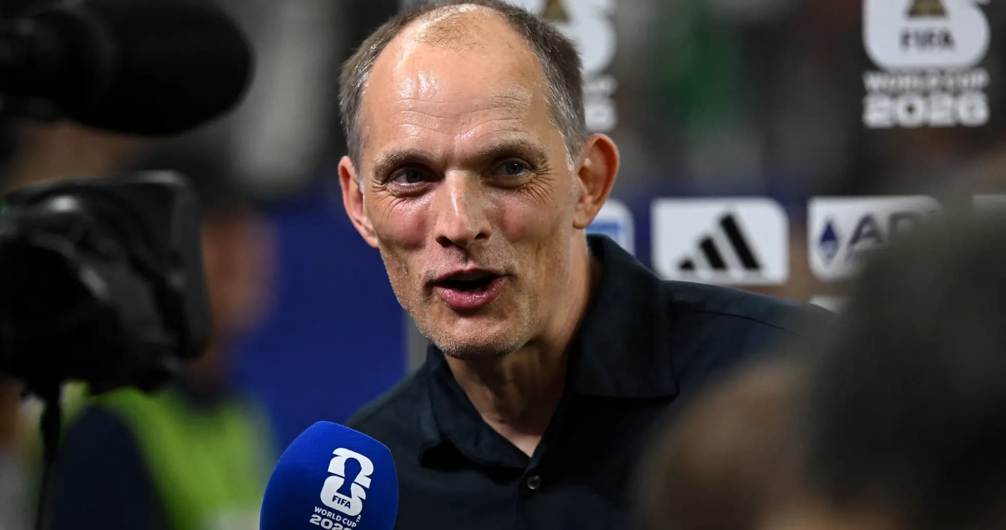 Entrenador hablando durante la cobertura del Mundial 2026