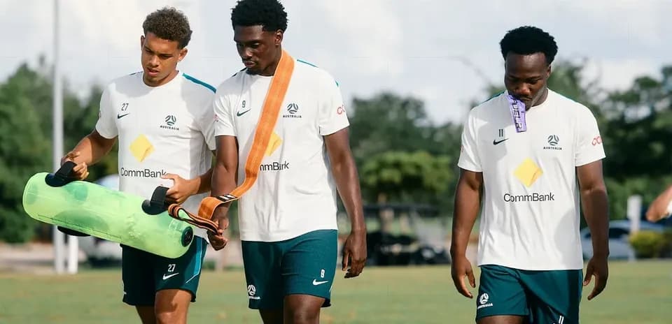 Jugadores de Australia caminando durante entrenamiento