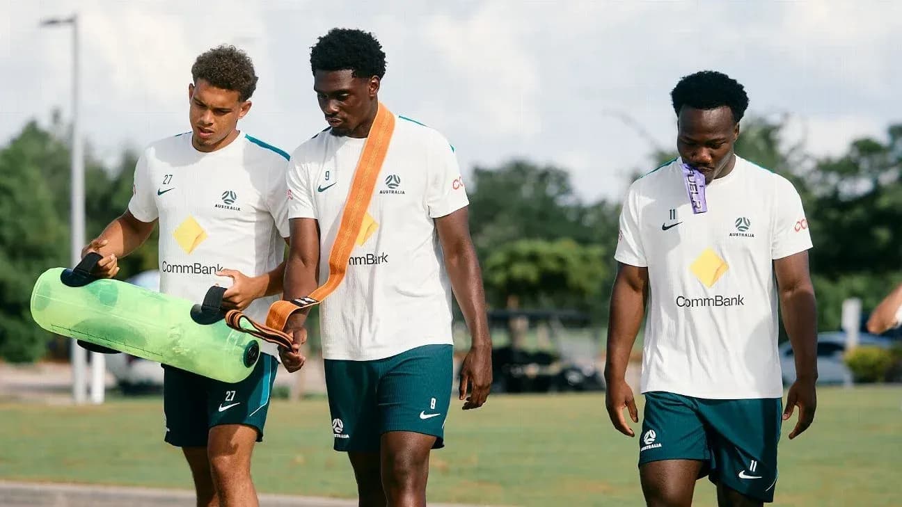 Jugadores de Australia caminando durante entrenamiento