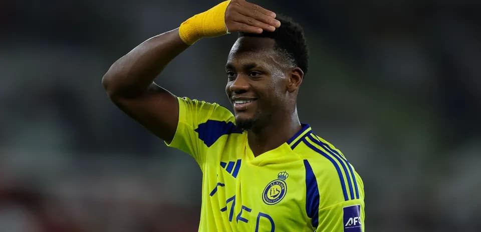 Jugador de Al Nassr saludando tras un partido