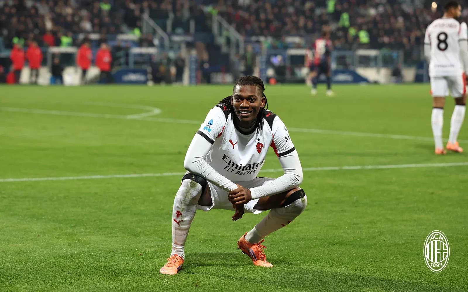 Jugador de AC Milan celebrando en el campo