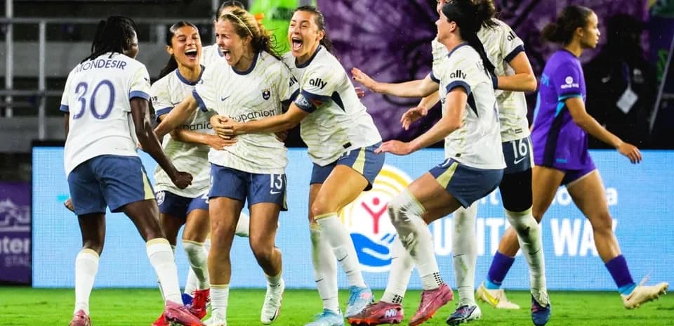Jugadoras del Seattle Reign celebrando un gol