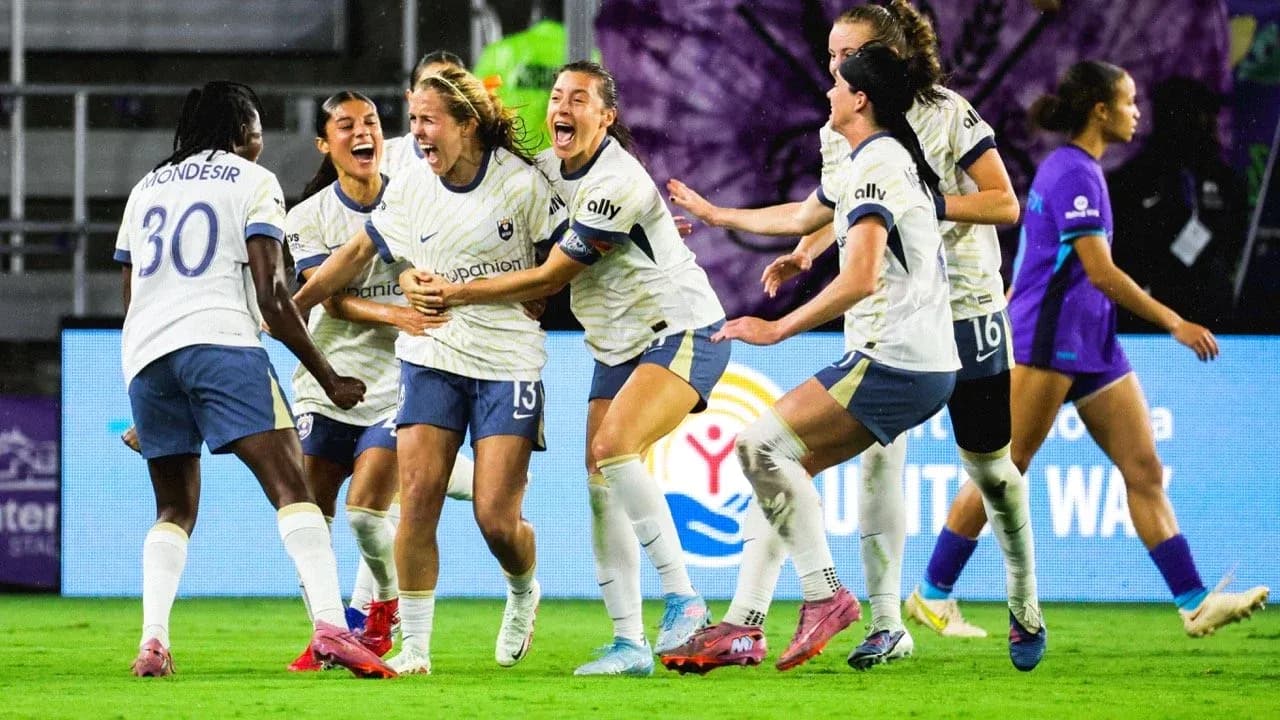Jugadoras del Seattle Reign celebrando un gol