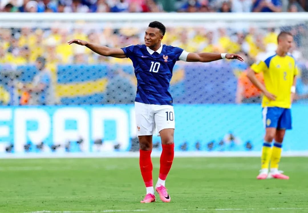 Kylian Mbappé celebrando un gol en el partido