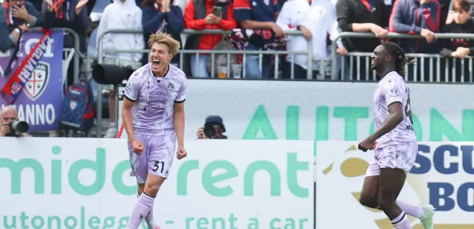 Jugadores celebrando un gol en Cagliari vs Udinese