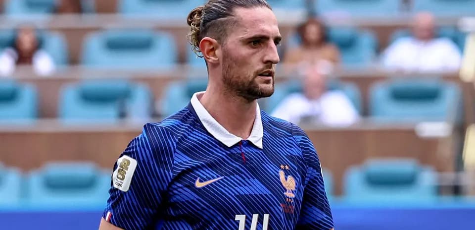 Jugador de Francia en partido de fútbol