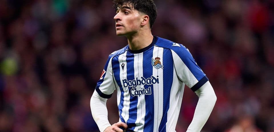 Jugador de Real Sociedad en partido de fútbol
