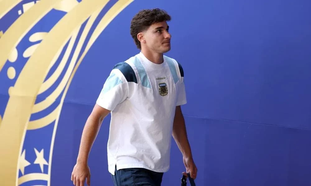 Jugador ingresando a la sala de prensa