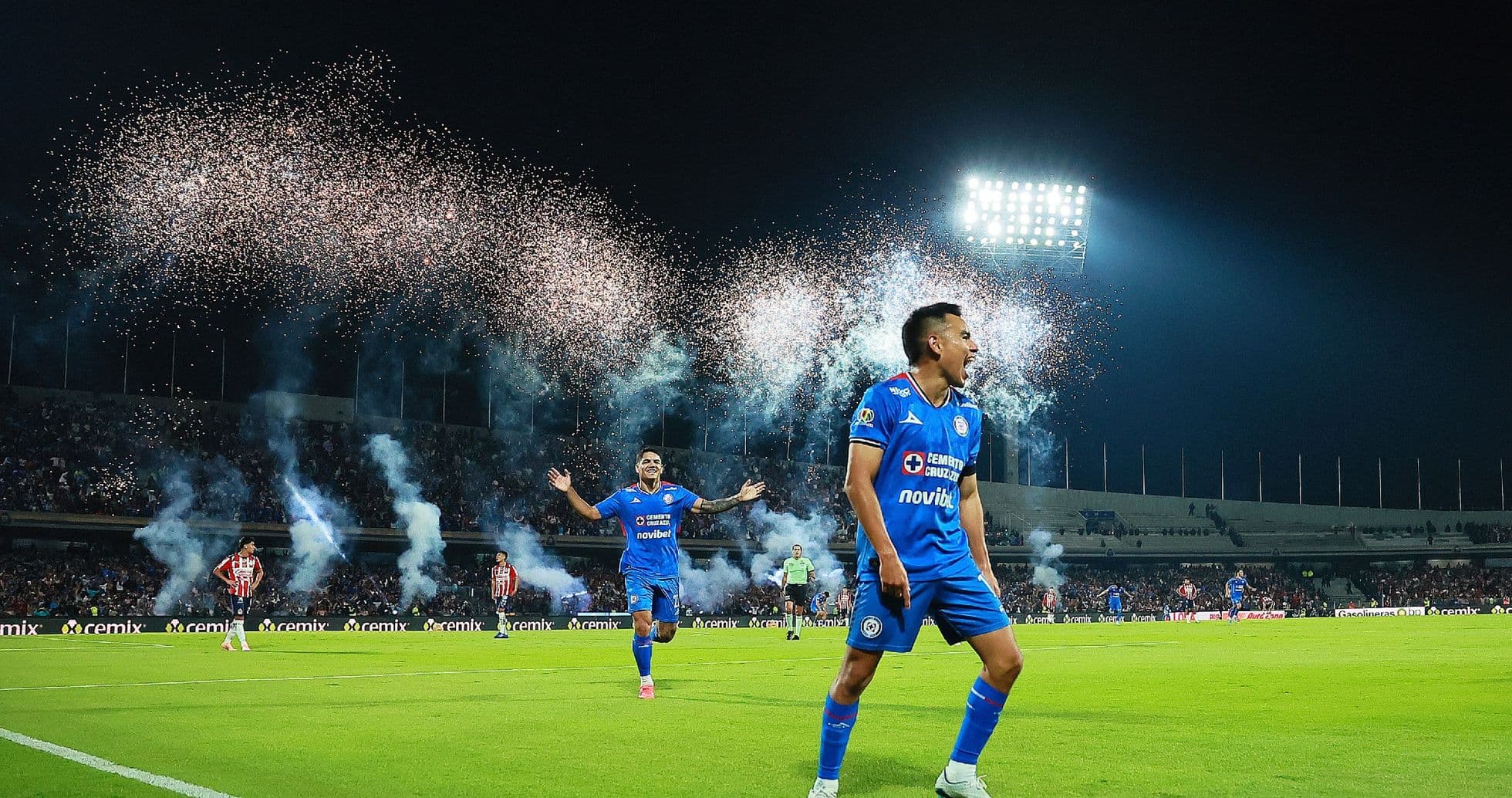 Celebración de jugadores de Cruz Azul en el partido