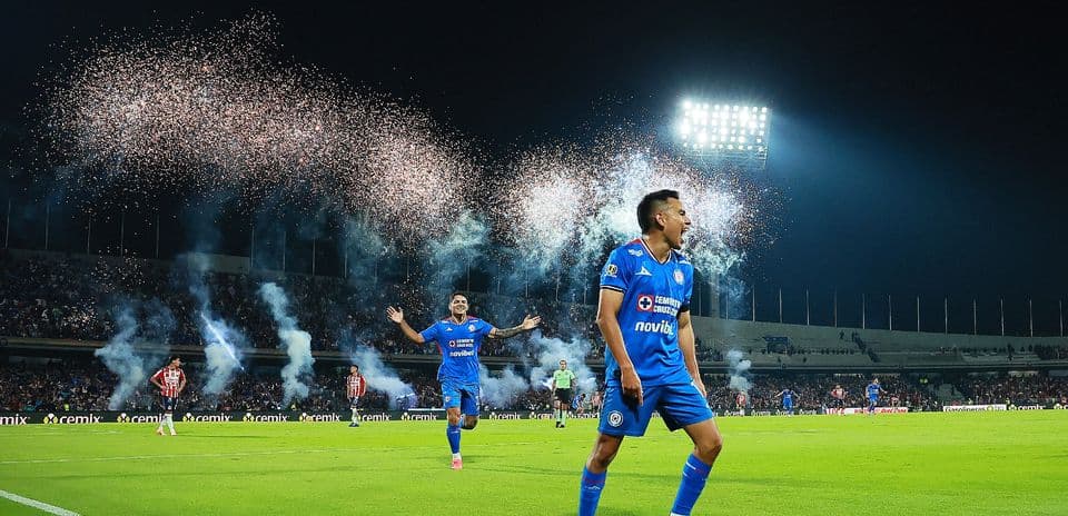 Celebración de jugadores de Cruz Azul en el partido