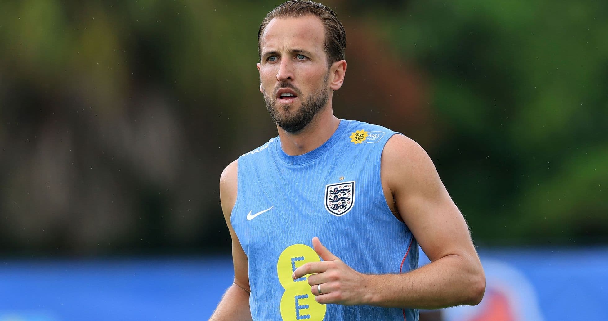 Jugador de Inglaterra entrenando en campo