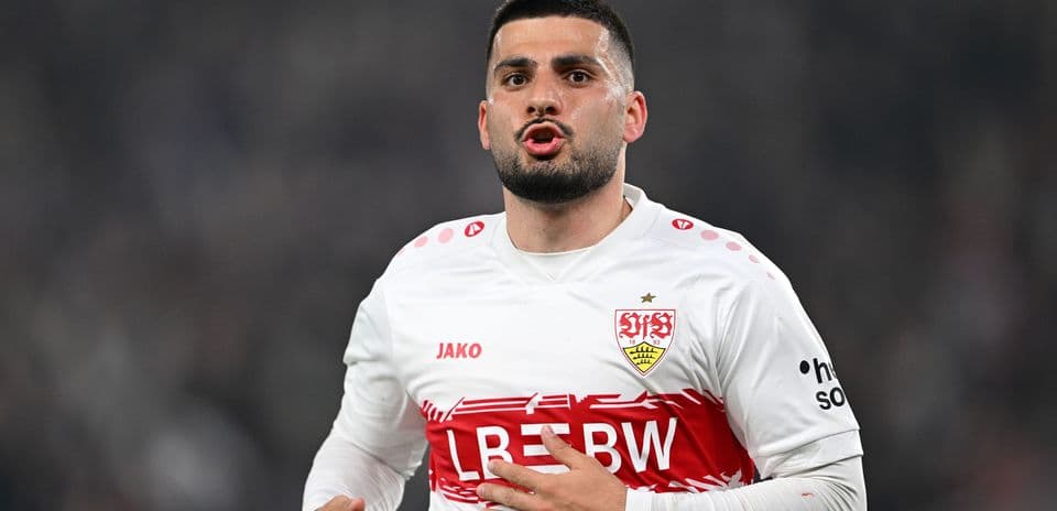 Jugador del VfB Stuttgart celebrando en el campo
