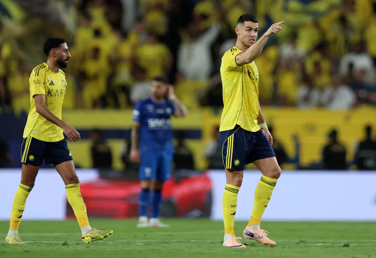 Jugadores de Al Nassr en el campo durante partido